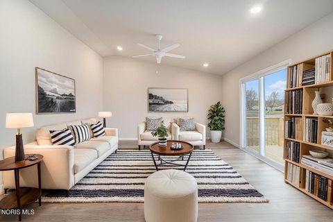 Tiny photo for 2049 Pear Tree Lane, Delta, OH 43515 (MLS # 10004227)