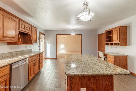 Tiny photo for 1269 Grassy Lane, Rossford, OH 43460 (MLS # 10000510)