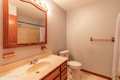 Tiny photo for 1269 Grassy Lane, Rossford, OH 43460 (MLS # 10000510)