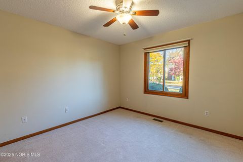 Tiny photo for 1269 Grassy Lane, Rossford, OH 43460 (MLS # 10000510)