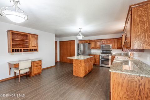 Tiny photo for 1269 Grassy Lane, Rossford, OH 43460 (MLS # 10000510)