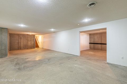 Tiny photo for 1269 Grassy Lane, Rossford, OH 43460 (MLS # 10000510)