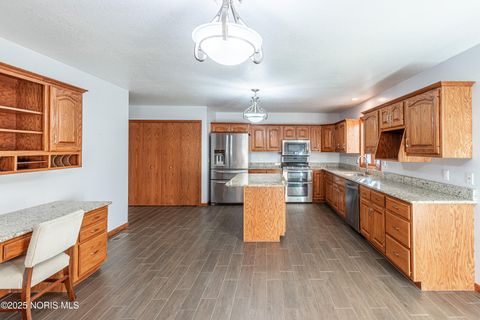 Tiny photo for 1269 Grassy Lane, Rossford, OH 43460 (MLS # 10000510)