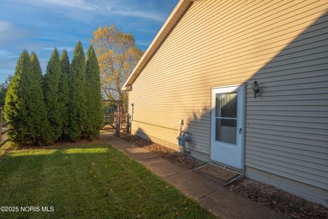 Tiny photo for 1269 Grassy Lane, Rossford, OH 43460 (MLS # 10000510)