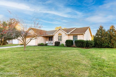 Tiny photo for 1269 Grassy Lane, Rossford, OH 43460 (MLS # 10000510)