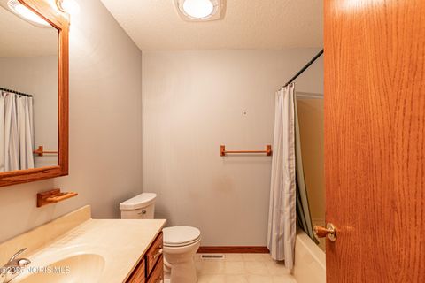 Tiny photo for 1269 Grassy Lane, Rossford, OH 43460 (MLS # 10000510)