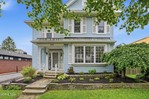 Photo of 209 Jefferson Street, Tiffin, OH 44883 (MLS # 10008167)