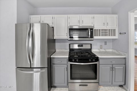 Tiny photo for 2534 Beaufort Avenue, Toledo, OH 43613 (MLS # 10005451)