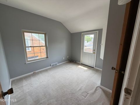 Tiny photo for 2539 Castleton Avenue, Toledo, OH 43613 (MLS # 10007943)