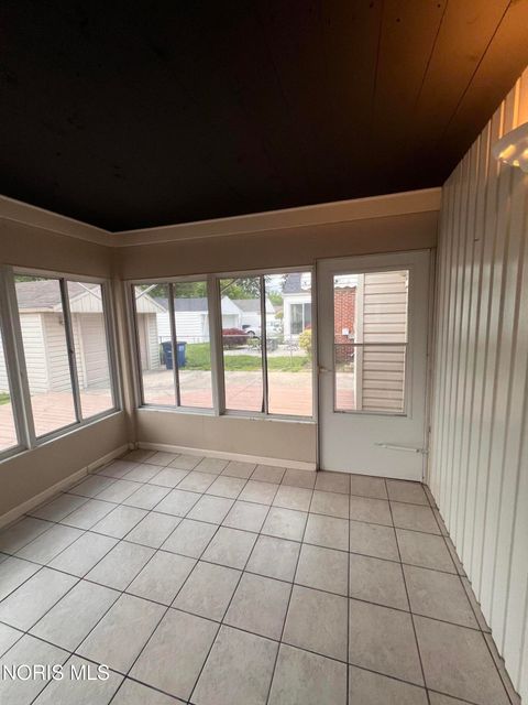 Tiny photo for 2539 Castleton Avenue, Toledo, OH 43613 (MLS # 10007943)