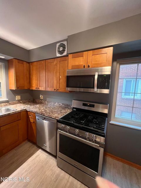 Tiny photo for 2539 Castleton Avenue, Toledo, OH 43613 (MLS # 10007943)
