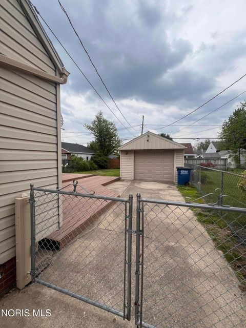 Tiny photo for 2539 Castleton Avenue, Toledo, OH 43613 (MLS # 10007943)