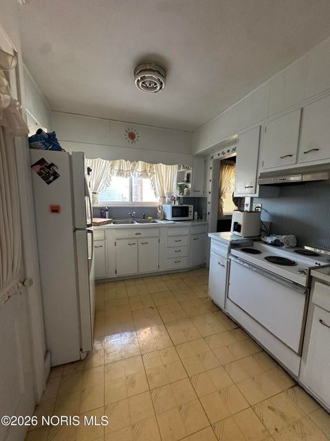 Tiny photo for 204 Laquineo Street, Findlay, OH 45840 (MLS # 10003763)