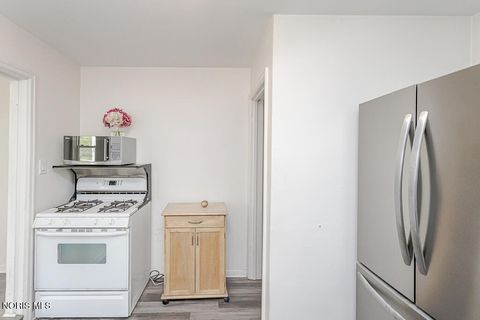 Tiny photo for 2426 Berdan Avenue, Toledo, OH 43613 (MLS # 10007012)