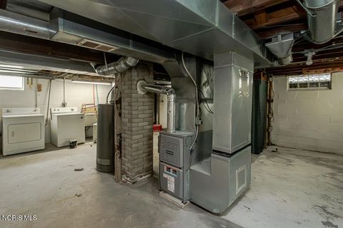 Tiny photo for 2426 Berdan Avenue, Toledo, OH 43613 (MLS # 10007012)