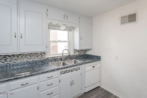 Tiny photo for 2426 Berdan Avenue, Toledo, OH 43613 (MLS # 10007012)