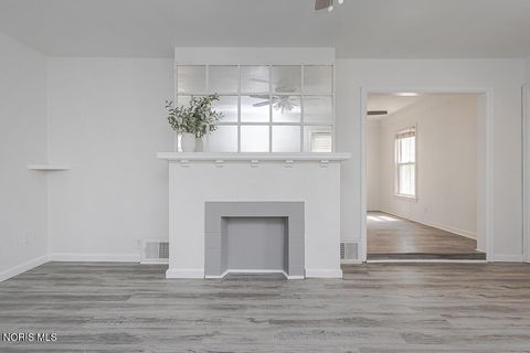 Tiny photo for 2426 Berdan Avenue, Toledo, OH 43613 (MLS # 10007012)