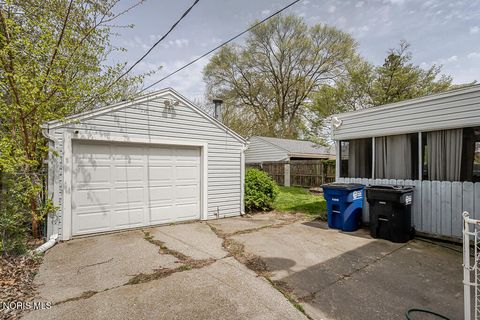 Tiny photo for 2426 Berdan Avenue, Toledo, OH 43613 (MLS # 10007012)
