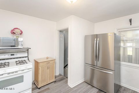 Tiny photo for 2426 Berdan Avenue, Toledo, OH 43613 (MLS # 10007012)