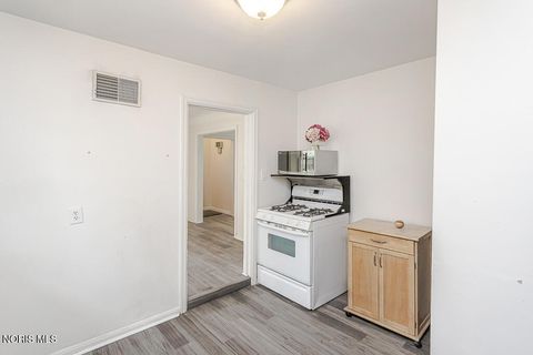 Tiny photo for 2426 Berdan Avenue, Toledo, OH 43613 (MLS # 10007012)