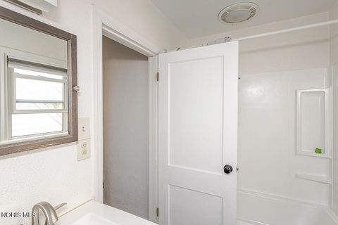 Tiny photo for 2426 Berdan Avenue, Toledo, OH 43613 (MLS # 10007012)