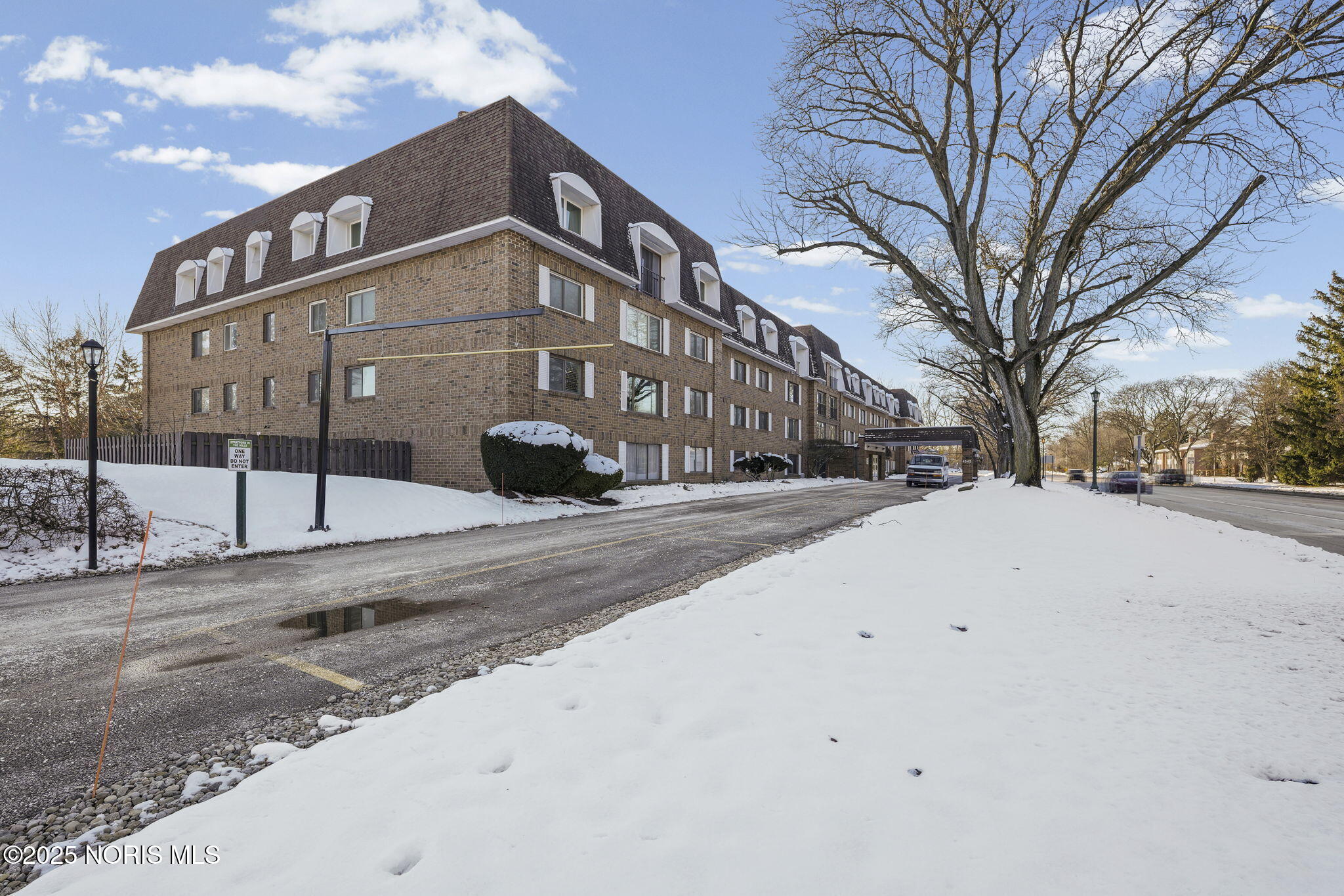 4343 W Bancroft Street 4f