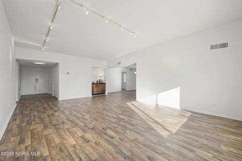 Tiny photo for 4343 W Bancroft Street #4f, Ottawa Hills, OH 43615 (MLS # 10001949)