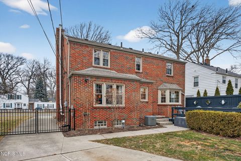 Tiny photo for 4363 Beverly Drive, Toledo, OH 43614 (MLS # 10004722)