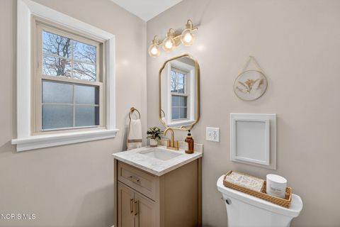 Tiny photo for 4363 Beverly Drive, Toledo, OH 43614 (MLS # 10004722)