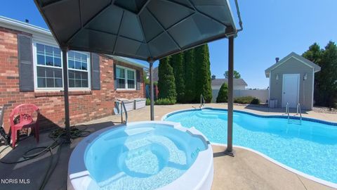 Tiny photo for 355 Wolf Creek Court, Northwood, OH 43619 (MLS # 10008373)