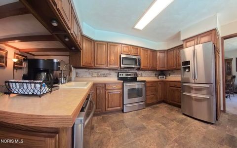 Tiny photo for 355 Wolf Creek Court, Northwood, OH 43619 (MLS # 10008373)
