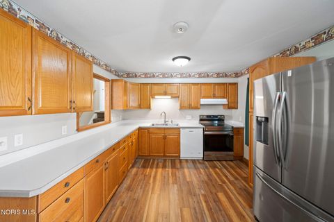 Tiny photo for 7426 Starcrest Road, Perrysburg, OH 43551 (MLS # 10004574)