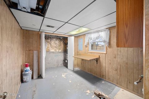 Tiny photo for 7426 Starcrest Road, Perrysburg, OH 43551 (MLS # 10004574)