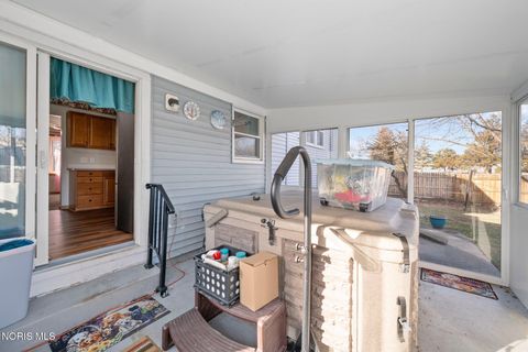 Tiny photo for 7426 Starcrest Road, Perrysburg, OH 43551 (MLS # 10004574)