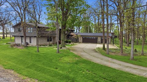 Photo of 16620 Mitchell Road, Bowling Green, OH 43402 (MLS # 10007064)