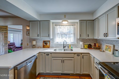 Tiny photo for 206 Meadow Lane, Walbridge, OH 43465 (MLS # 10013651)