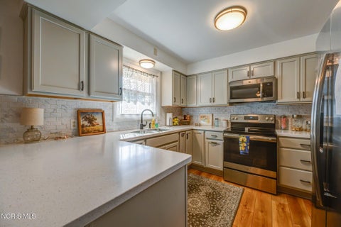 Tiny photo for 206 Meadow Lane, Walbridge, OH 43465 (MLS # 10013651)
