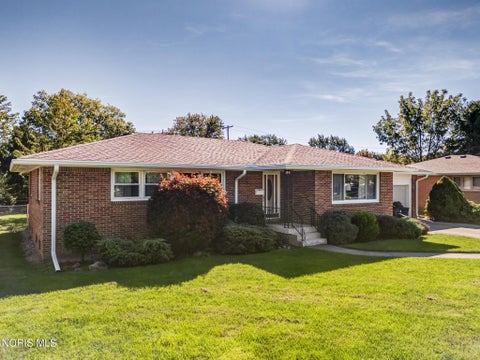 Tiny photo for 206 Meadow Lane, Walbridge, OH 43465 (MLS # 10013651)