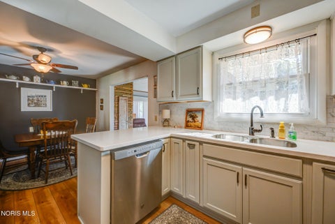 Tiny photo for 206 Meadow Lane, Walbridge, OH 43465 (MLS # 10013651)