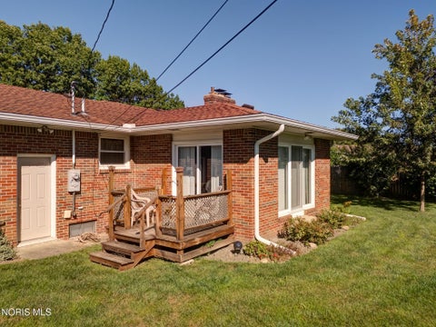 Tiny photo for 206 Meadow Lane, Walbridge, OH 43465 (MLS # 10013651)