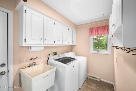 Tiny photo for 26101 Willowbend Road, Perrysburg, OH 43551 (MLS # 10000563)