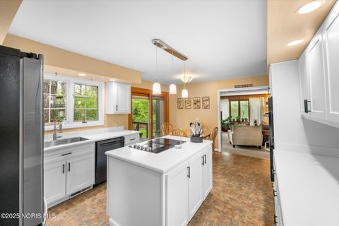 Tiny photo for 26101 Willowbend Road, Perrysburg, OH 43551 (MLS # 10000563)