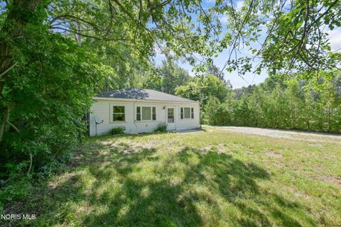 Homes For Sale - 2320 County Road 2<br/> Swanton, OH 43558