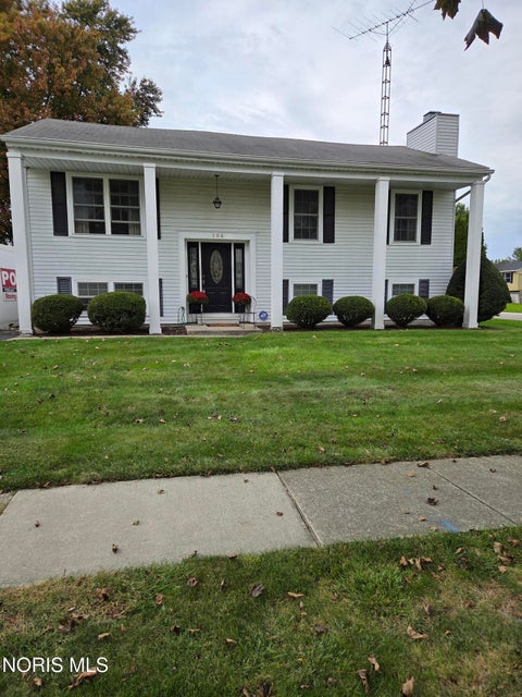 Photo of 106 Springwood Drive, Oregon, OH 43616 (MLS # 10013712)