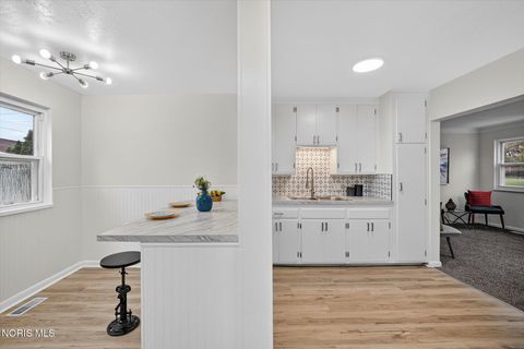 Tiny photo for 927 W Northgate Parkway, Toledo, OH 43612 (MLS # 10005112)