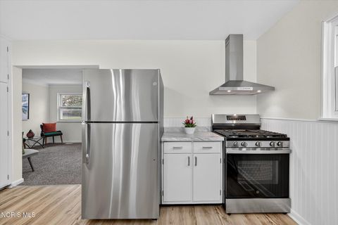 Tiny photo for 927 W Northgate Parkway, Toledo, OH 43612 (MLS # 10005112)