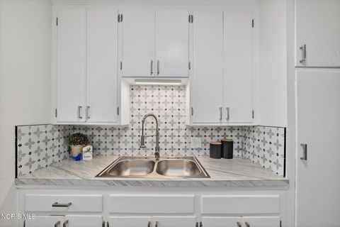 Tiny photo for 927 W Northgate Parkway, Toledo, OH 43612 (MLS # 10005112)