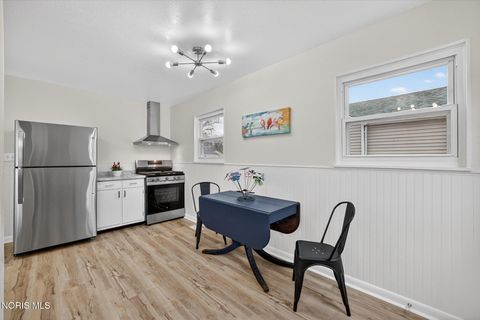 Tiny photo for 927 W Northgate Parkway, Toledo, OH 43612 (MLS # 10005112)