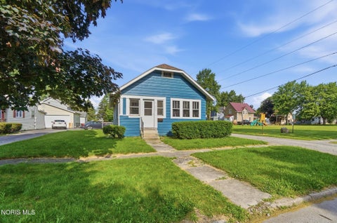 Tiny photo for 615 S Wood Street, Fostoria, OH 44830 (MLS # 10011735)