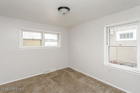 Tiny photo for 4244 N Lockwood Avenue, Toledo, OH 43612 (MLS # 10003447)